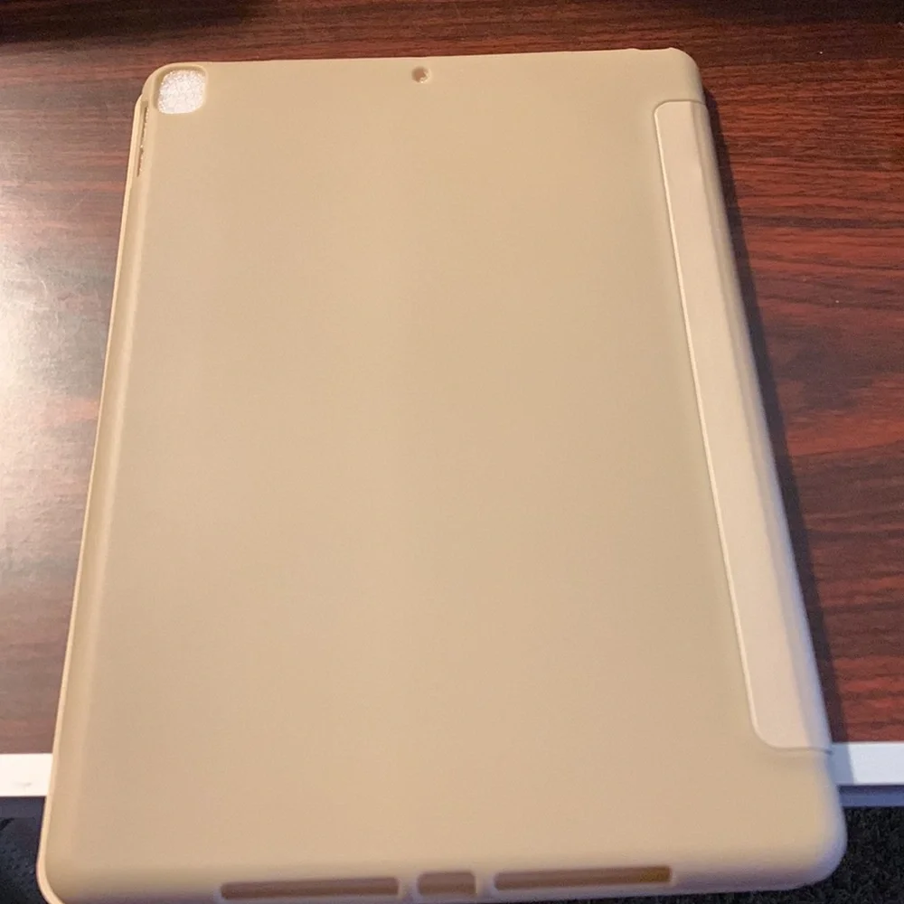 NWOT Cute sleek Case compatible with IPad 10.2